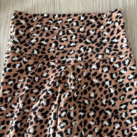 Offline Aerie Leopard Print Criss Cross Leggings Medium - Picture 4 of 6